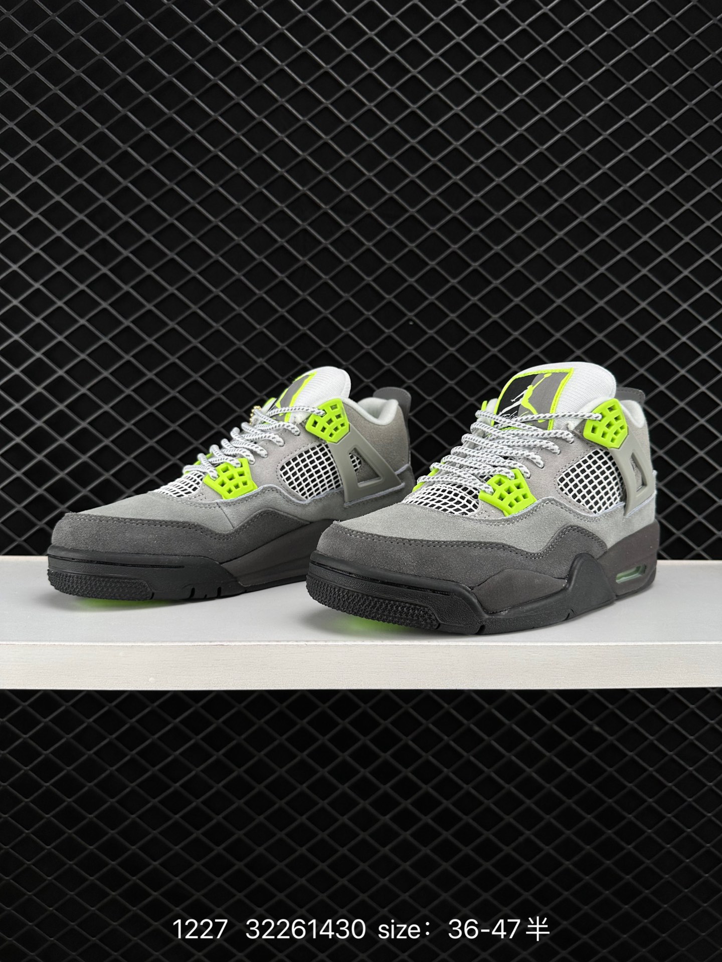 Air Jordan 4 Retro LE 